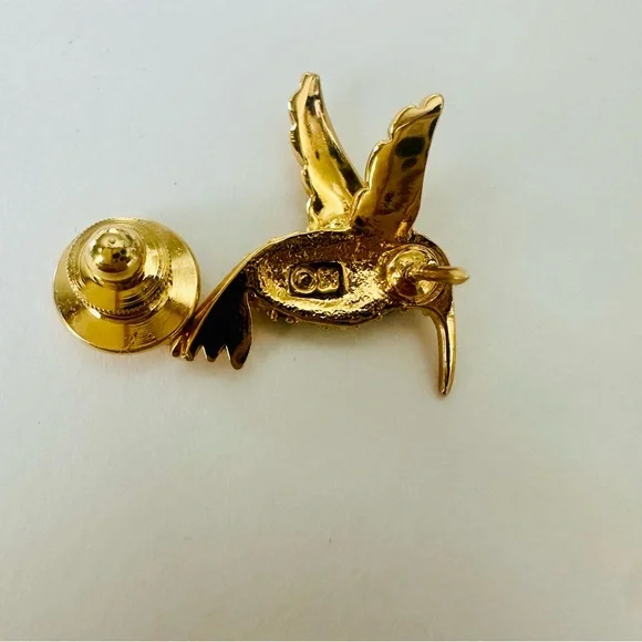 Hummingbird Smithsonian Institution Birthstone Gold & Emerald Lapel Pin - Picture 3 of 8